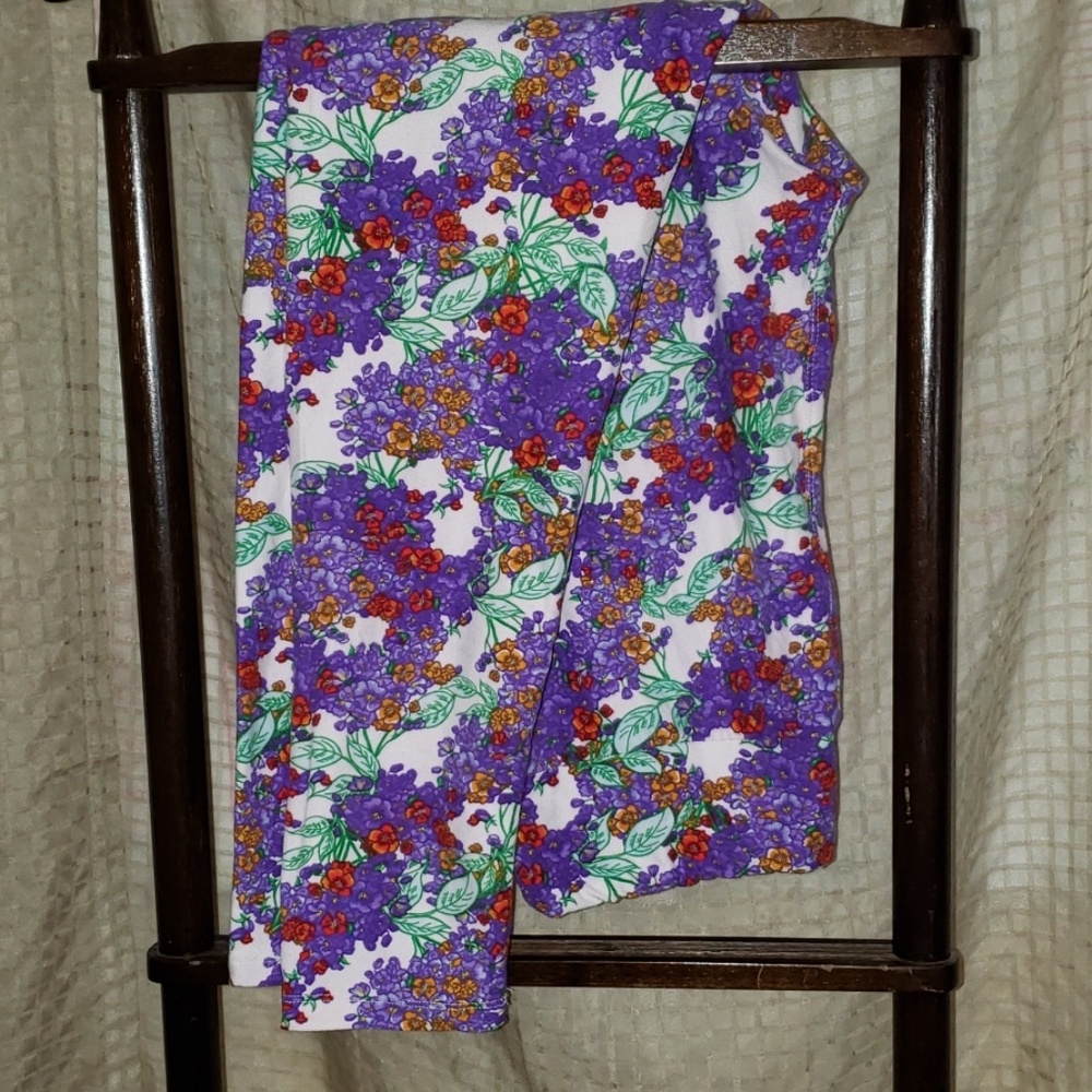 EUC TC LuLaRoe Purple Flower print leggings